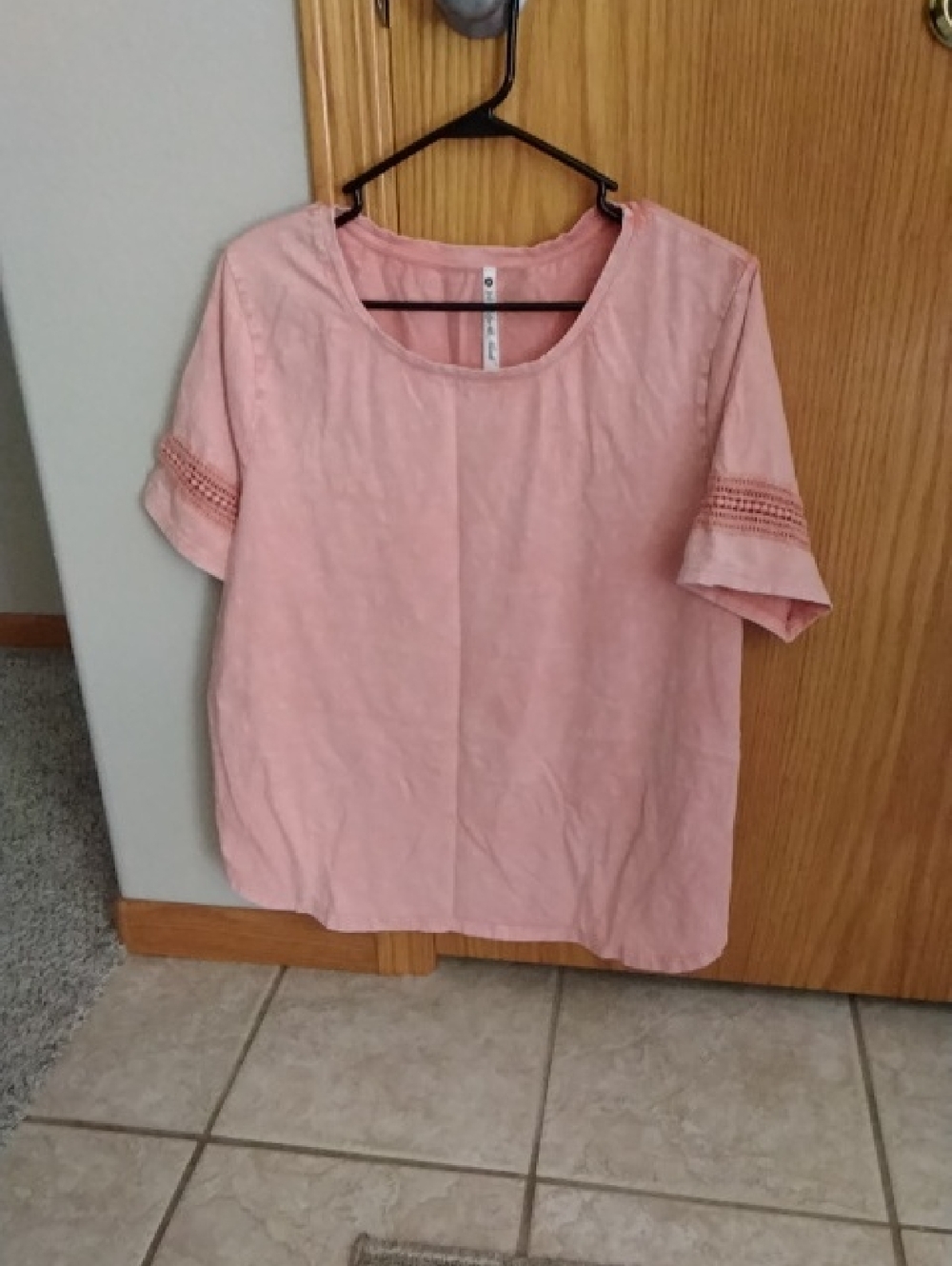 Leo & Nicole Blush Orange Short Sleeve Scoop Neck Top